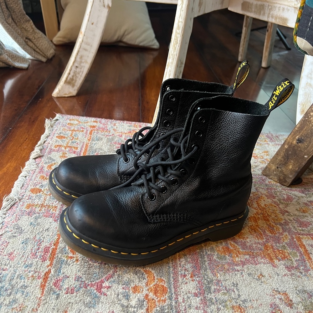 Women Dr Martens 1460 Pascals